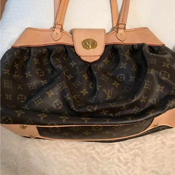 LOUIS VUITTON
Monogram Boetie MM - Picture 3 of 11